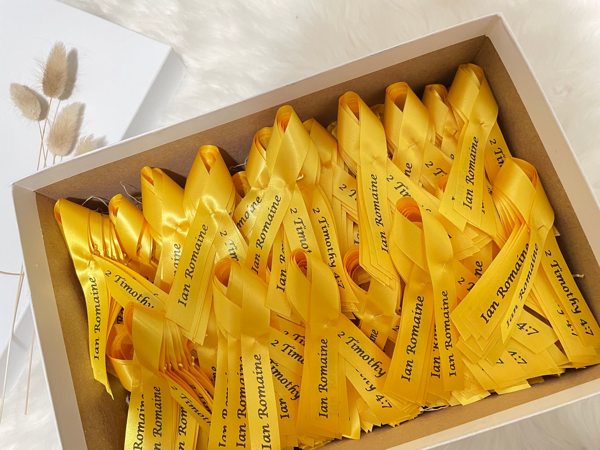 yellow memorial ribbons